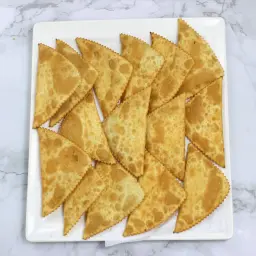 مثلث جبن بالسميد